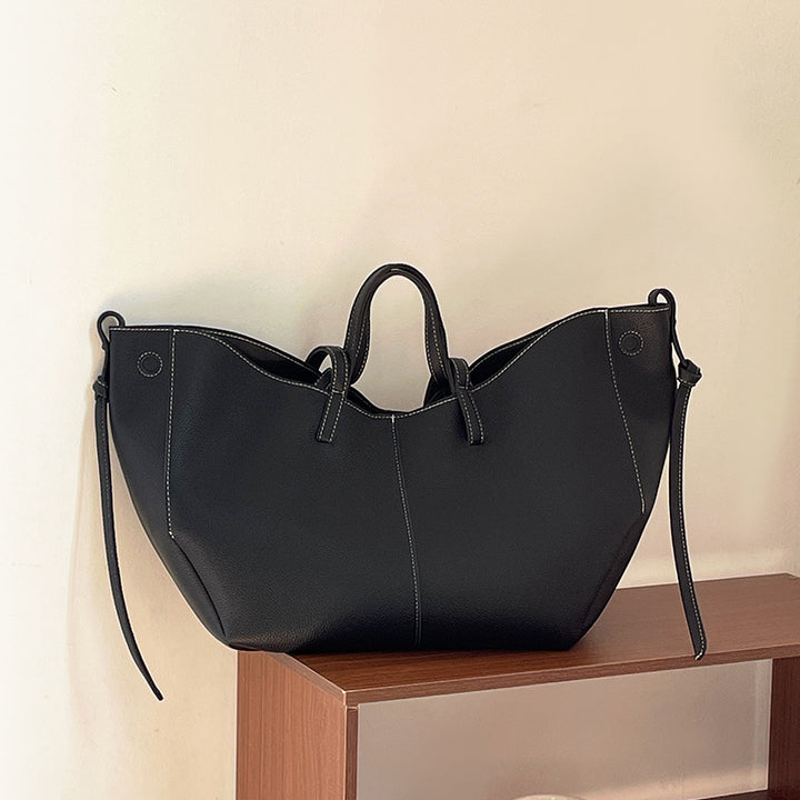 بلوزة مخملية بأكمام طويلة وياقة مزينة – تامر