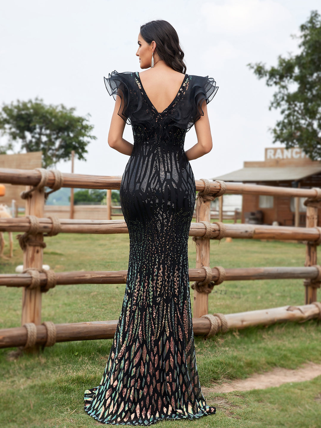 Plissiertes Oberteil mit ausgestellten Ärmeln und Maxirock-Set mit Taillengürtel – Rosiny 