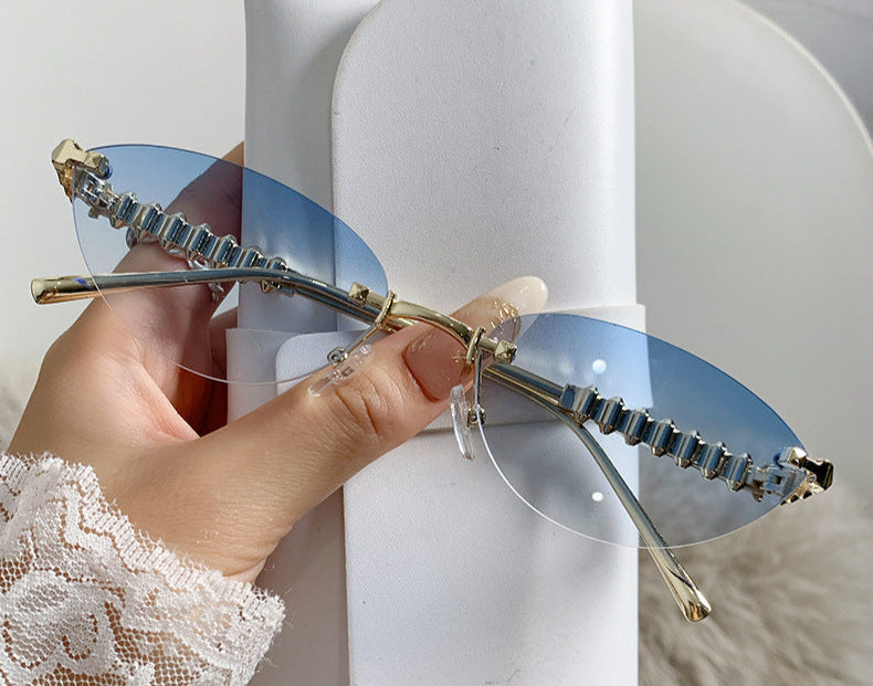 Ohrringe mit zweilagiger Textur und graviertem Detail – Akoma 