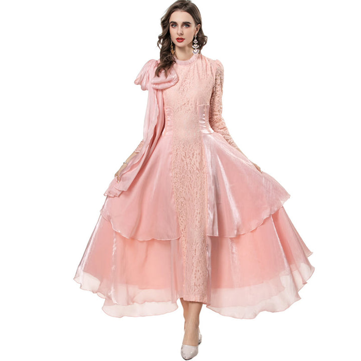 فستان طويل من الدانتيل مع تنورة غير متماثلة متعددة الطبقات - أوريليفا
