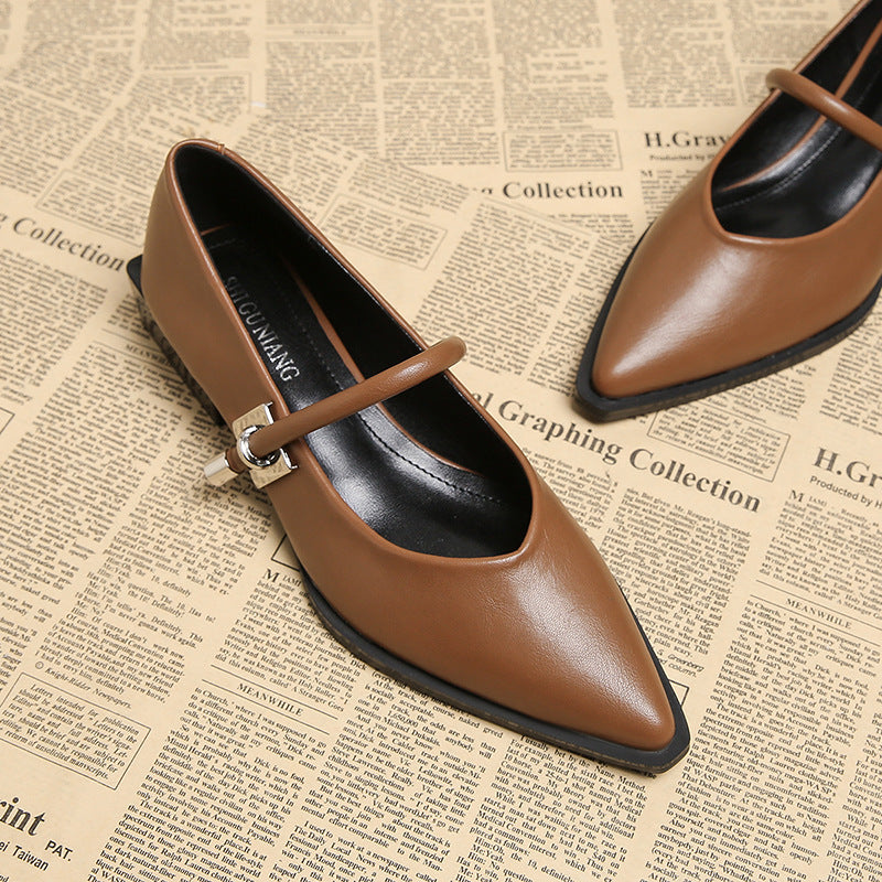 حذاء مسطح بمقدمة مدببة وحزام بإبزيم – ليكسيوني