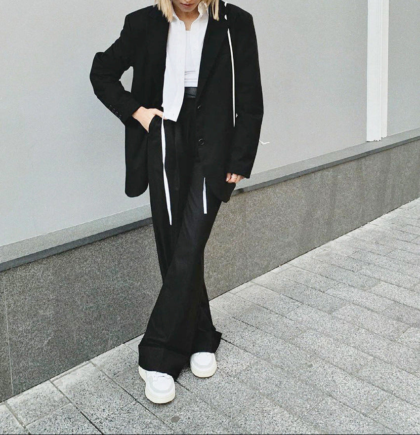 بدلة مصممة خصيصًا بأزرار ذهبية – مارون