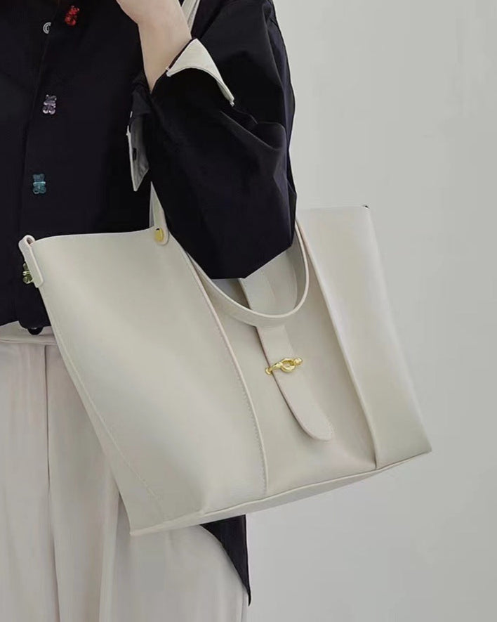 编织藤条手提包，配有双层皮革手柄 – LÉONIE 