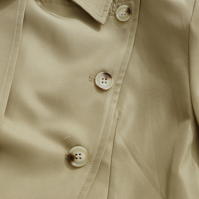 جمبسوت قصير بتصميم معطف واقٍ مزود بحزام وتفاصيل أزرار غير متماثلة - كايلا