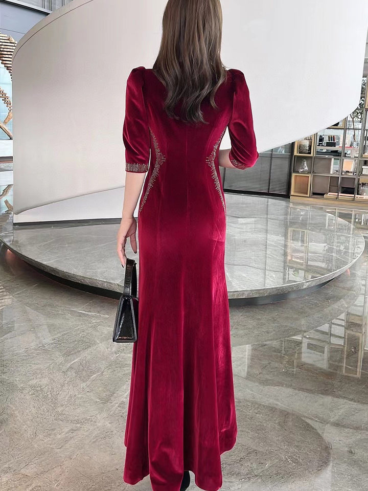 velvet evening gown with embellished contour – NOIRÉ