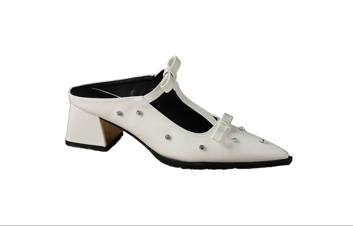 حذاء ميول مدبب بحزام فيونكة مرصع بالمسامير – نوراوتي