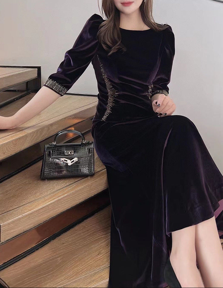 velvet evening gown with embellished contour – NOIRÉ