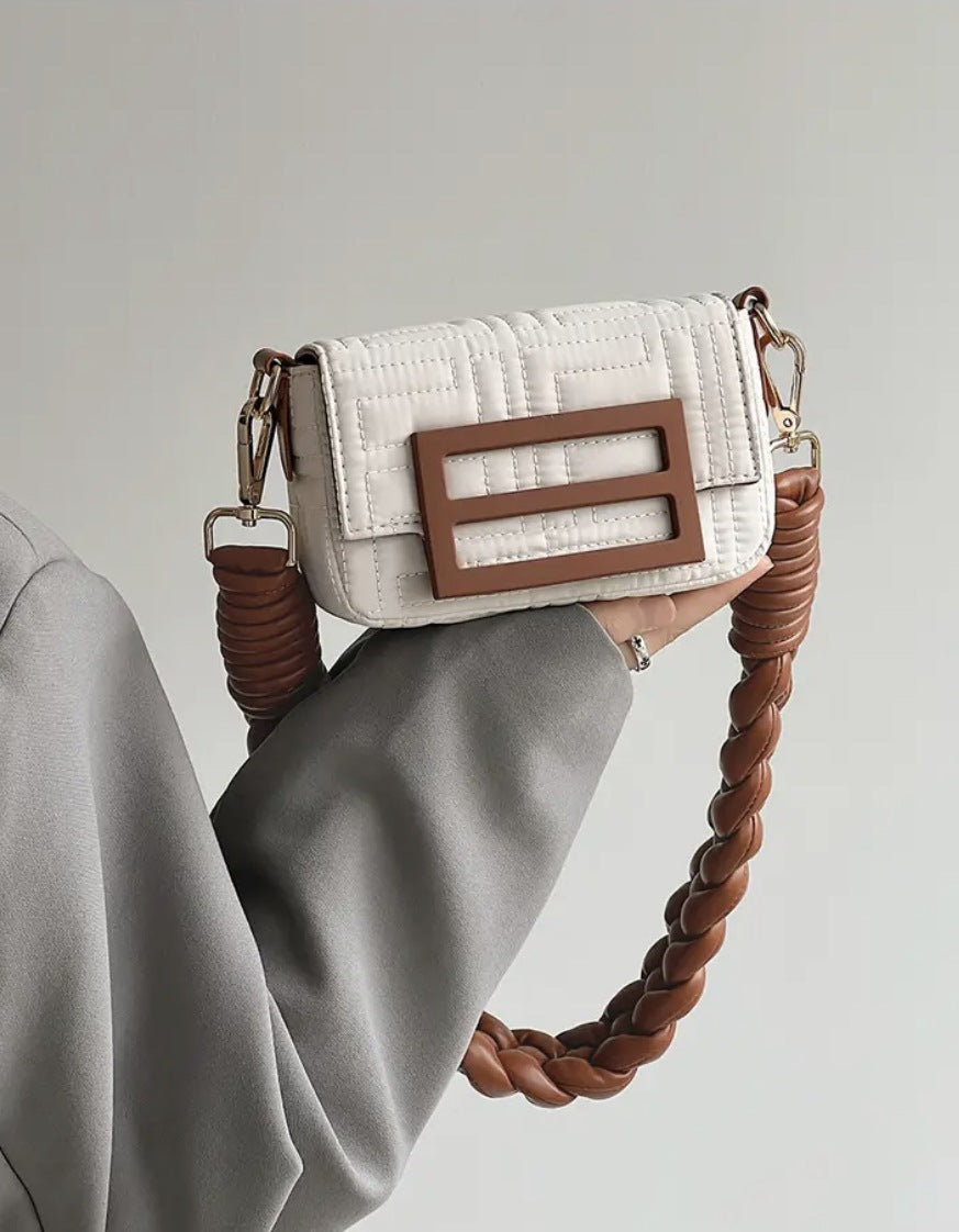 geweven rieten draagtas met dubbele leren handvatten – LÉONIE 