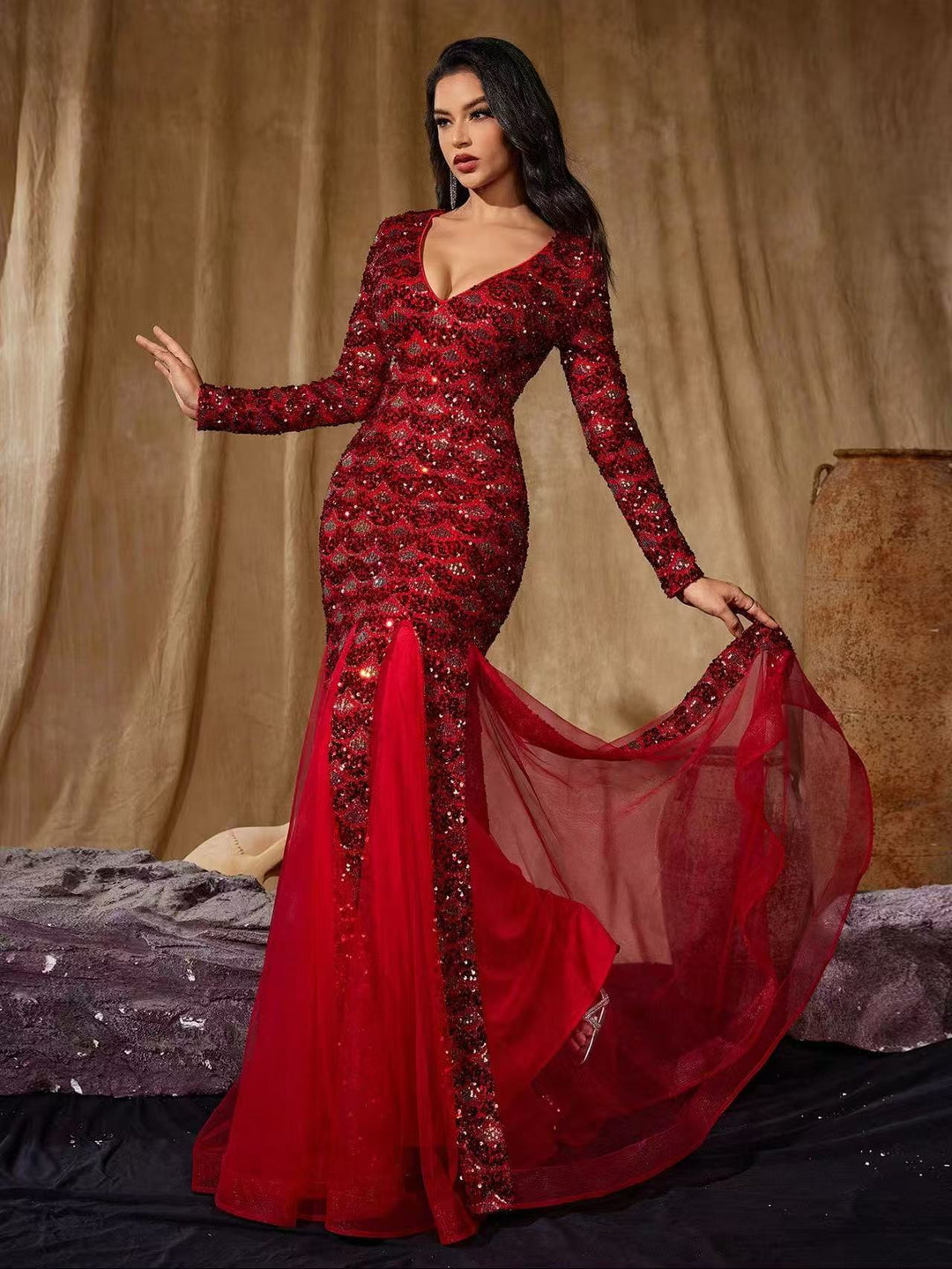 فستان حورية البحر بأكمام طويلة مزين بالترتر وألواح شبكية – سكارليني