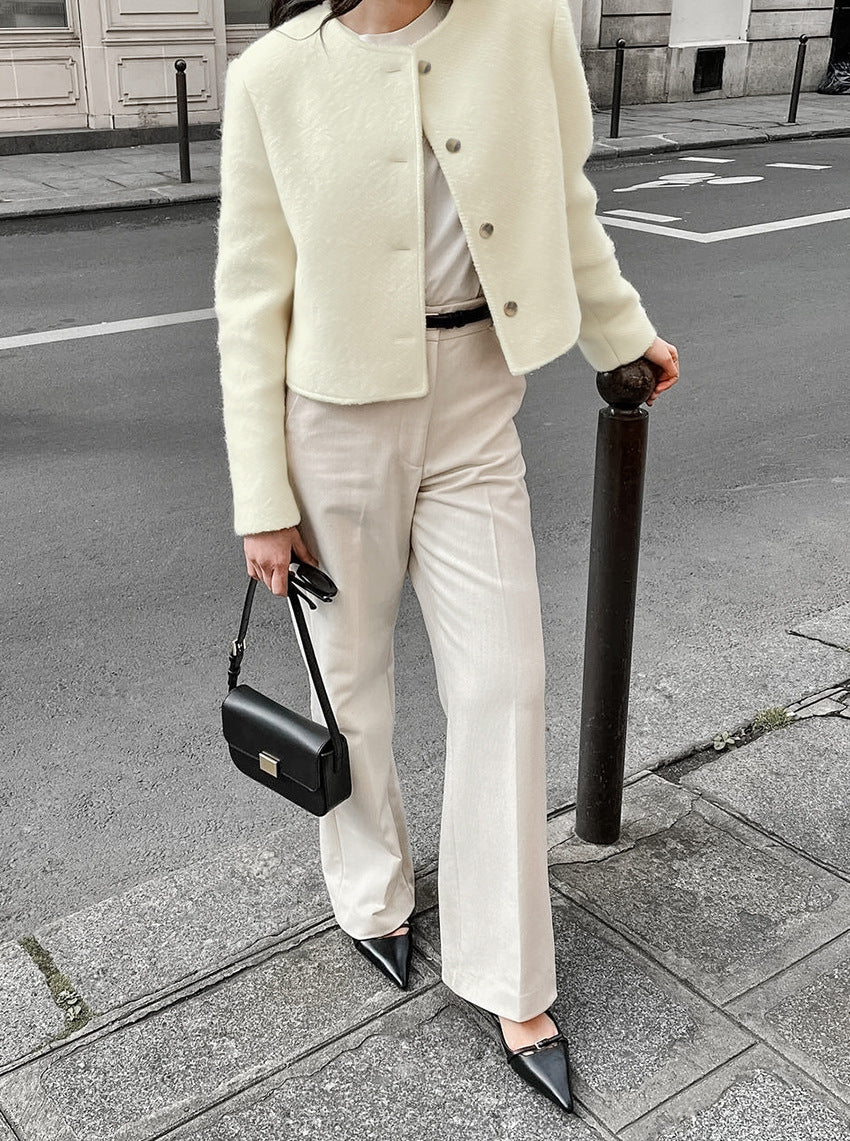 بدلة مصممة خصيصًا بأزرار ذهبية – مارون