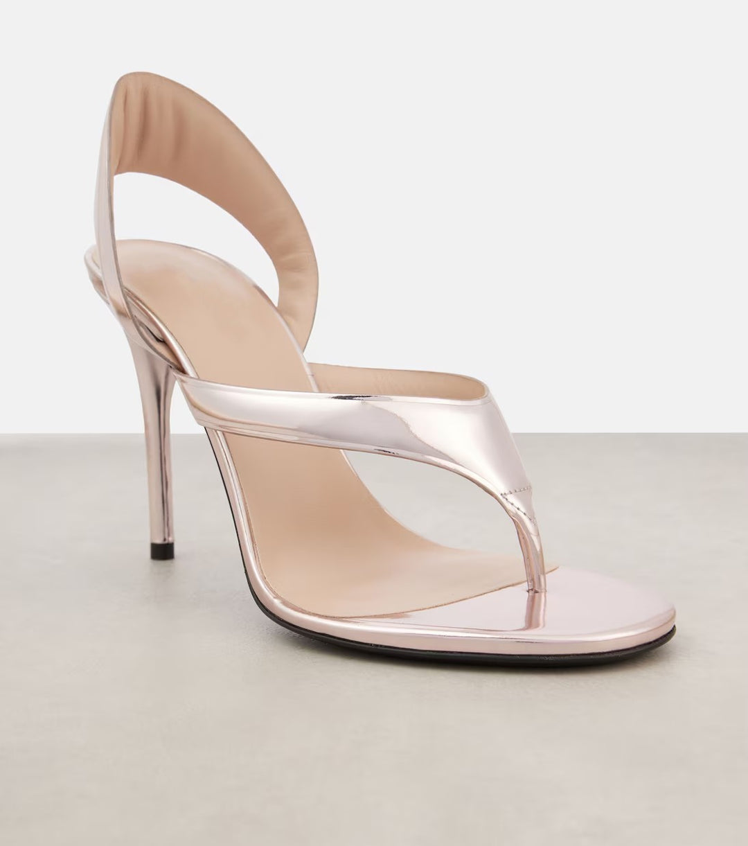 حذاء بكعب عالٍ ذهبي معدني مع حزام - أورورا