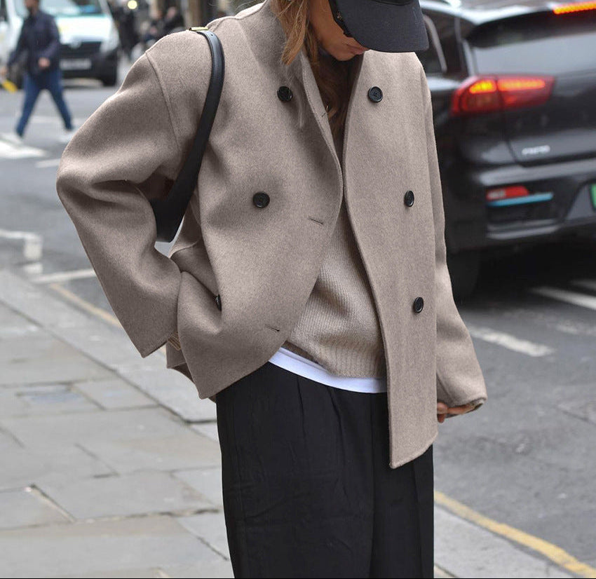 بدلة مصممة خصيصًا بأزرار ذهبية – مارون