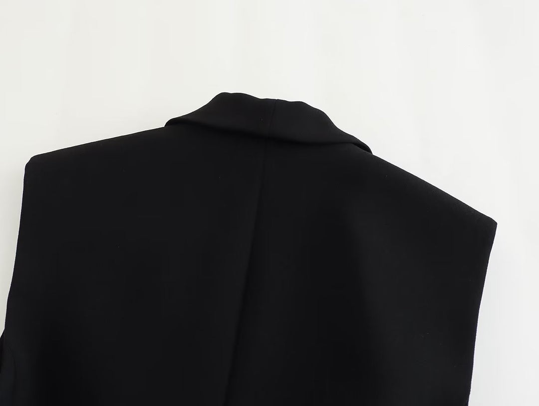 بدلة مصممة خصيصًا بأزرار ذهبية – مارون