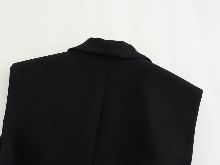 بدلة مصممة خصيصًا بأزرار ذهبية – مارون