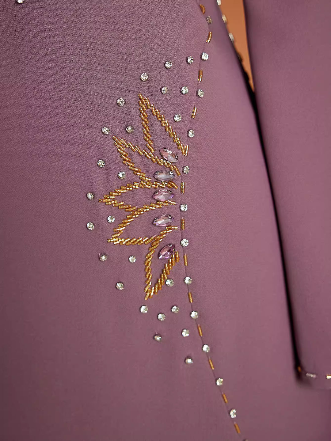 costume évasé sur mesure avec manches bouffantes en satin – VALENCIA 