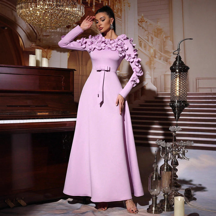 فستان بأكمام طويلة مزين بتطريزات زهور ثلاثية الأبعاد وحزام عند الخصر - أمارا