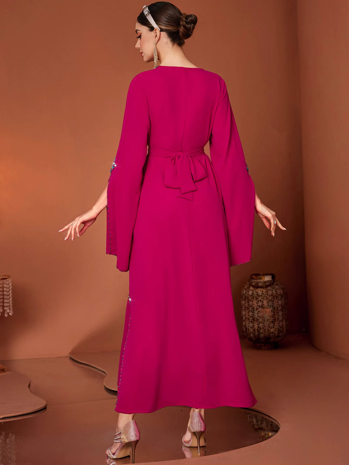 فستان بأكمام واسعة وخصر مرصع بالجواهر - أميرزا