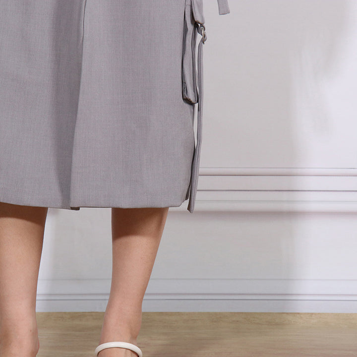 فستان بليزر طويل عملي مصمم خصيصًا بتفاصيل حمالات – غرايسون