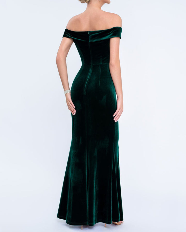 فستان مكشوف الكتفين مزين بالكريستال – ستيلازيا