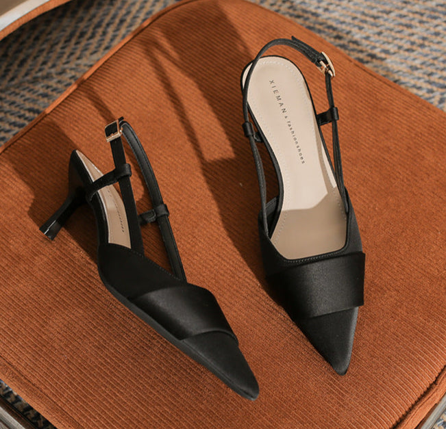 حذاء بكعب عالٍ مدبب مع شريط ساتان متقاطع – سيلينيزلا