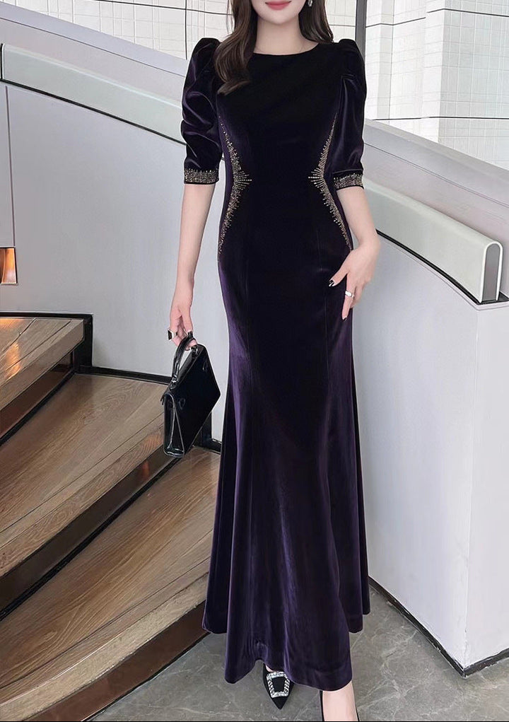 velvet evening gown with embellished contour – NOIRÉ