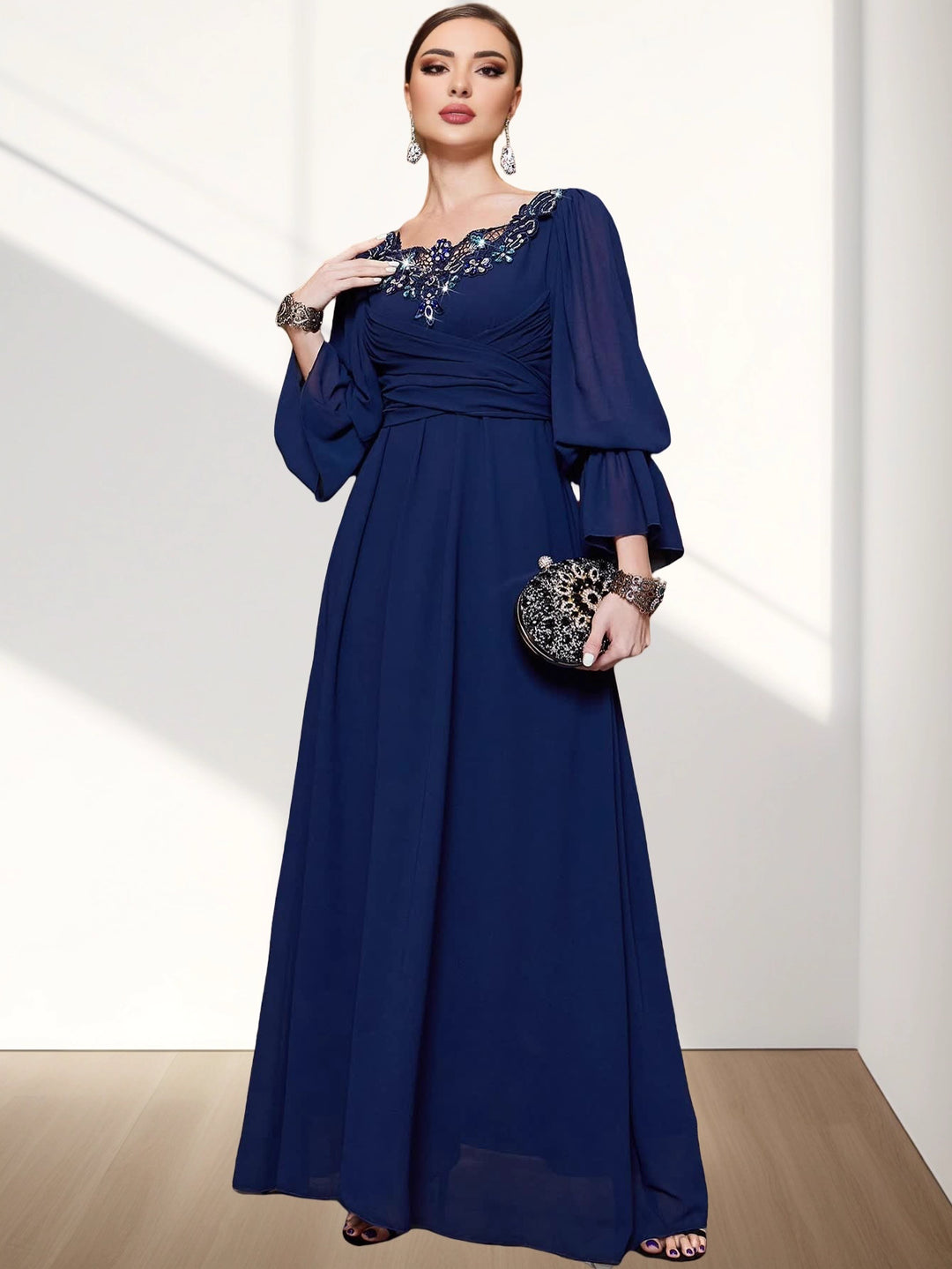 فستان بأكمام طويلة وقصة A مع رقبة مطرزة - أمانزيا