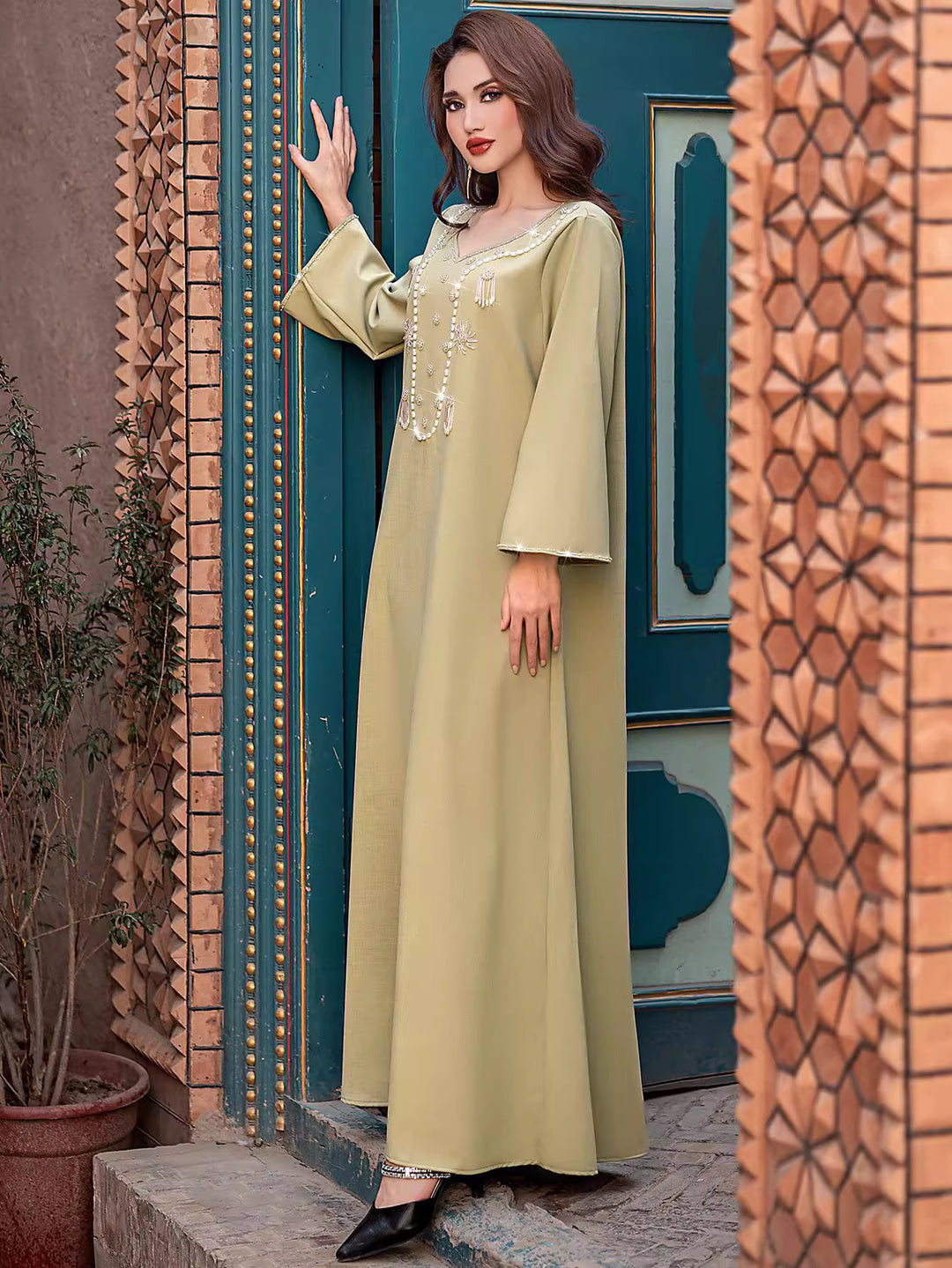 op maat gemaakte flare-pak met satijnen pofmouwen – VALENCIA 