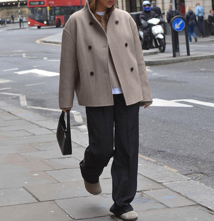 بدلة مصممة خصيصًا بأزرار ذهبية – مارون