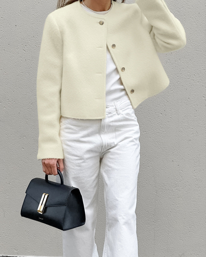 بدلة مصممة خصيصًا بأزرار ذهبية – مارون