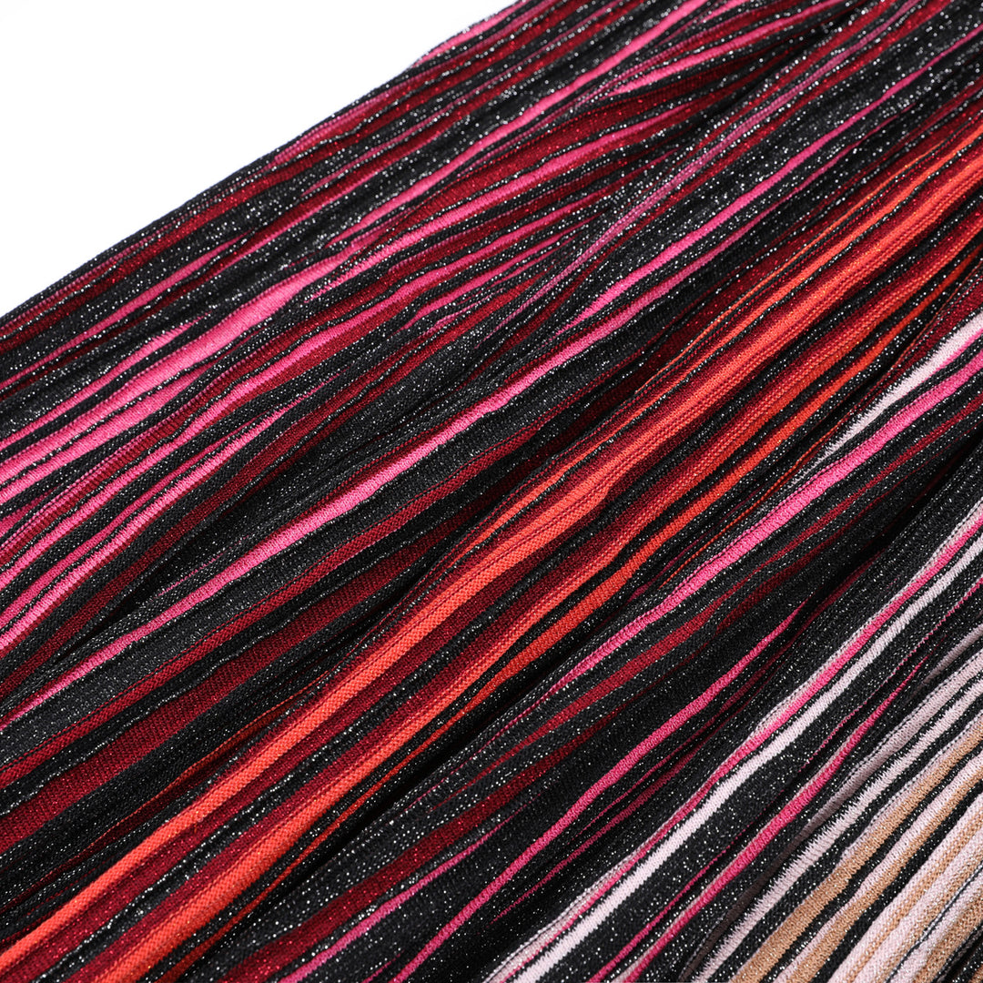 فستان محبوك بأكمام قصيرة مع تنورة مطوية متعددة الألوان – أستريديو