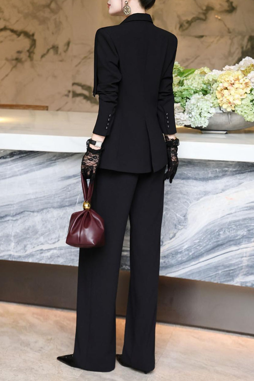 بدلة بليزر منظمة مع هامش مميز – الغراب