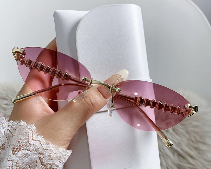 Ohrringe mit zweilagiger Textur und graviertem Detail – Akoma 