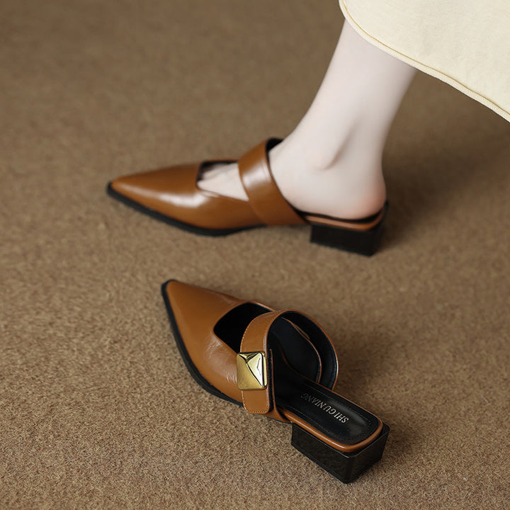 حذاء ميول مدبب بحزام عريض وإبزيم ذهبي – فيراكسول