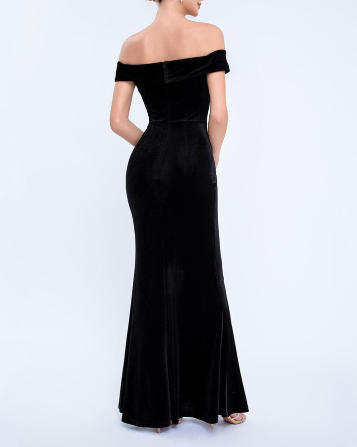 فستان مكشوف الكتفين مزين بالكريستال – ستيلازيا