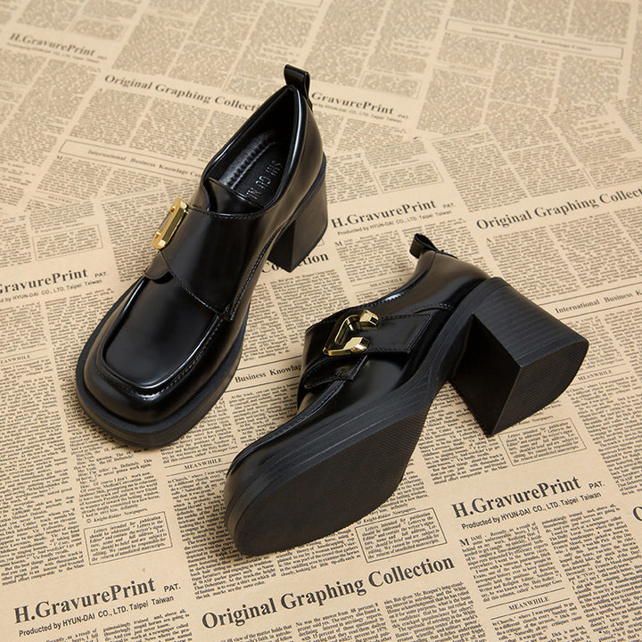 حذاء بكعب سميك مع مشبك ذهبي – سيلينفرو