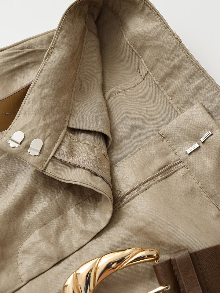 بدلة مصممة خصيصًا بأزرار ذهبية – مارون