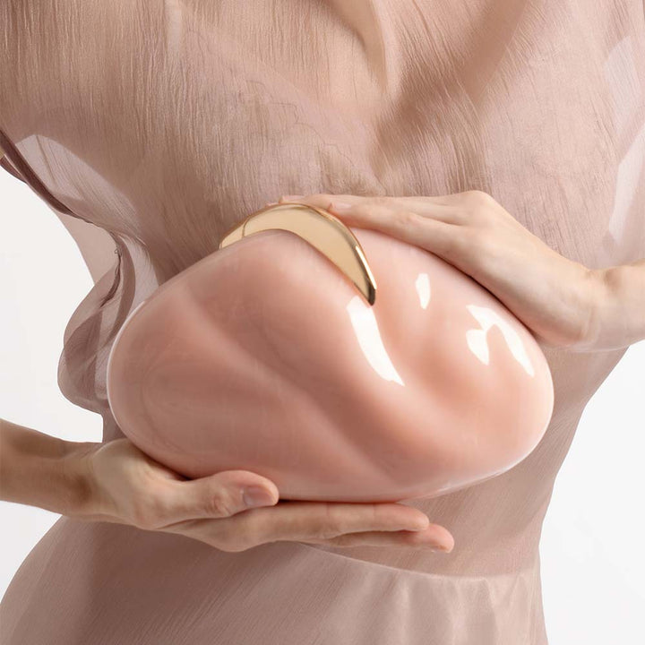 حقيبة كلاتش من الراتنج المنحوت بمشبك هلالي ذهبي – سيليزريت