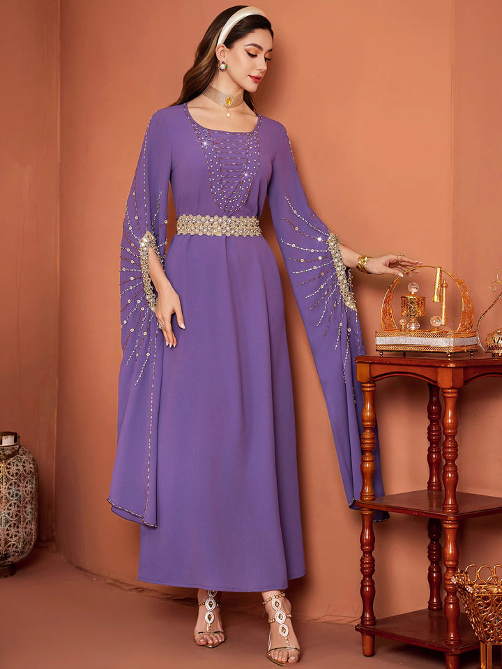 فستان بأكمام واسعة مزخرفة وحزام من الخرز - أميريكسا