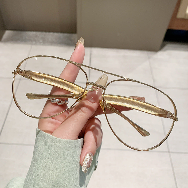 双层纹理圈式耳环，带有雕刻细节 – Akoma 