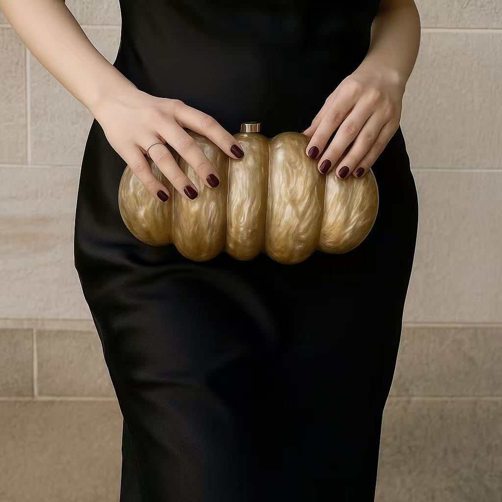 sculpted fuchsia resin clutch with glossy finish – RUBINA