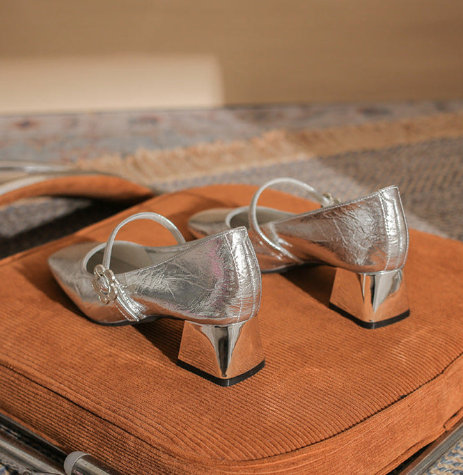 حذاء بكعب عريض مع حزام بإبزيم مزهر – كاميلروي