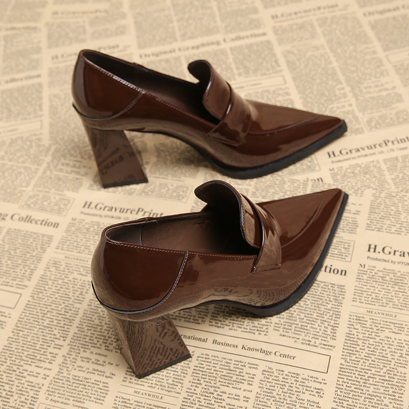 حذاء بكعب سميك مدبب وحزام لامع - سيينارتي