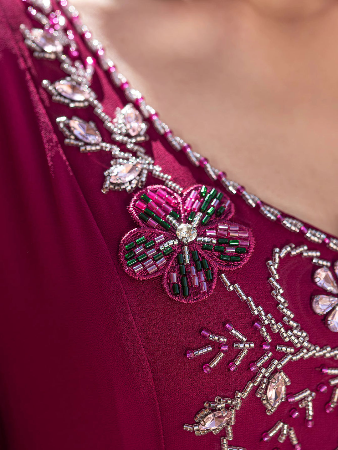 op maat gemaakte flare-pak met satijnen pofmouwen – VALENCIA 