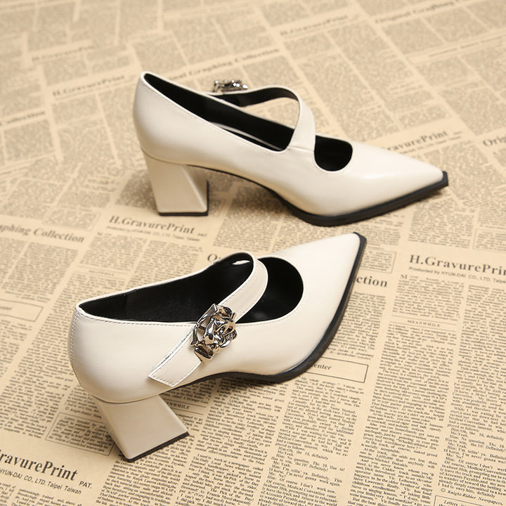 حذاء بكعب سميك بمقدمة مدببة وحزام مزين بالزهور – كاميلاكلي