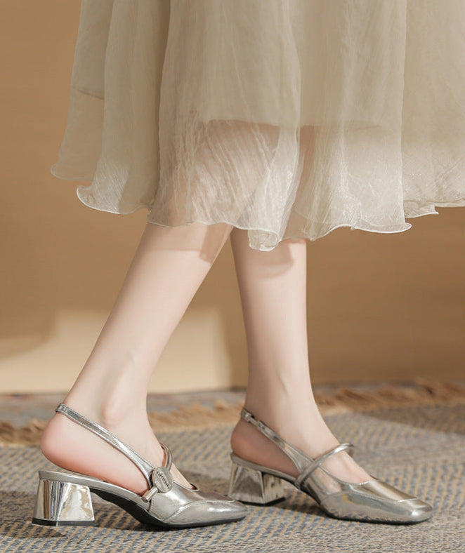 حذاء بكعب سميك مفتوح من الخلف مع حزام معدني بأزرار – أوريليادوي