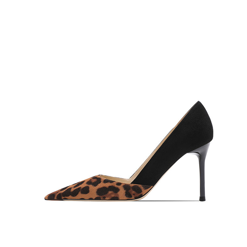 حذاء بكعب مدبب بطبعة جلد النمر وجلد سويدي أسود متباين - سولادو