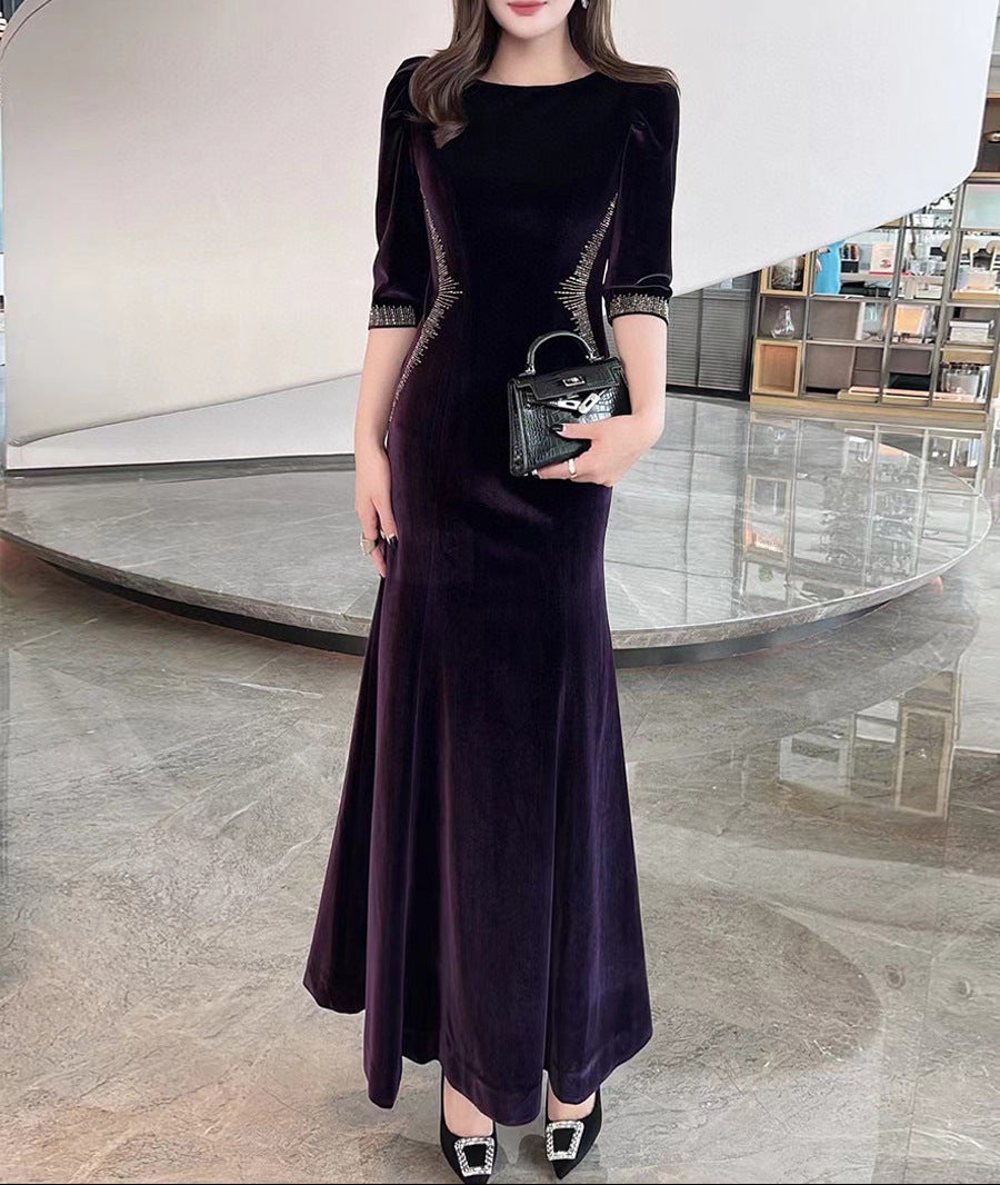 velvet evening gown with embellished contour – NOIRÉ