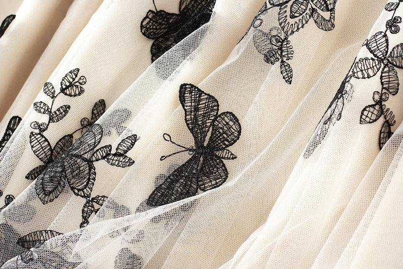 تنورة ميدي من التول مع طبقة خارجية مطرزة بفراشة – ماريبوسا