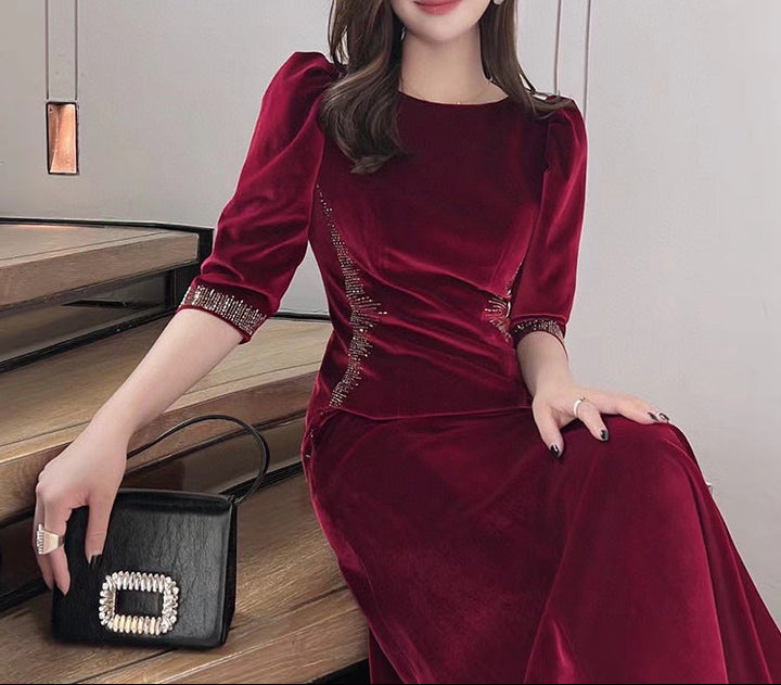 velvet evening gown with embellished contour – NOIRÉ