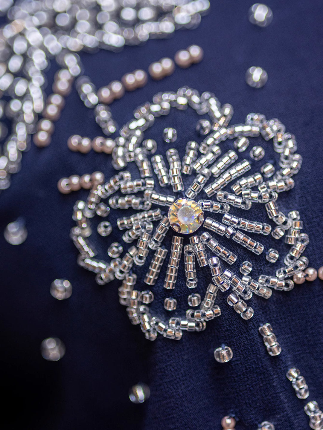 maßgeschneiderter Schlaganzug mit Satin-Puffärmeln – VALENCIA 